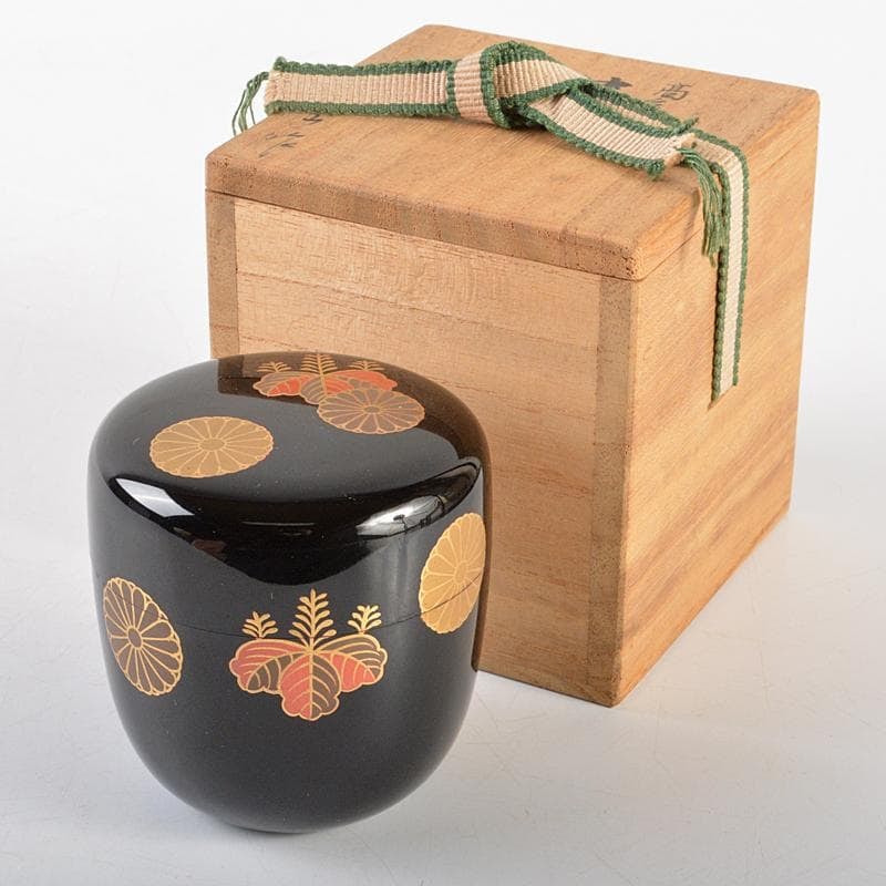 Tea Ceremony Utensil: Shuzan Lacquered Tea Caddy, adorned with a Kodaiji Maki-e (Gold Lacquer): Tea Ceremony Utensil: Shuzan Lacquer Tea Caddy, adorned with a motif of Kodaiji Maki-e (gold lacquer), accompanied by the original box. Dimensions: Height approximately 7.1 cm, Width approximately 6.8