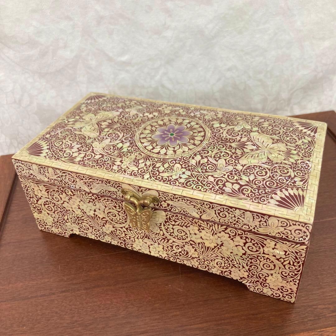 Mother-of-pearl inlaid butterfly jewelry box/accessory box. (1 of 20)