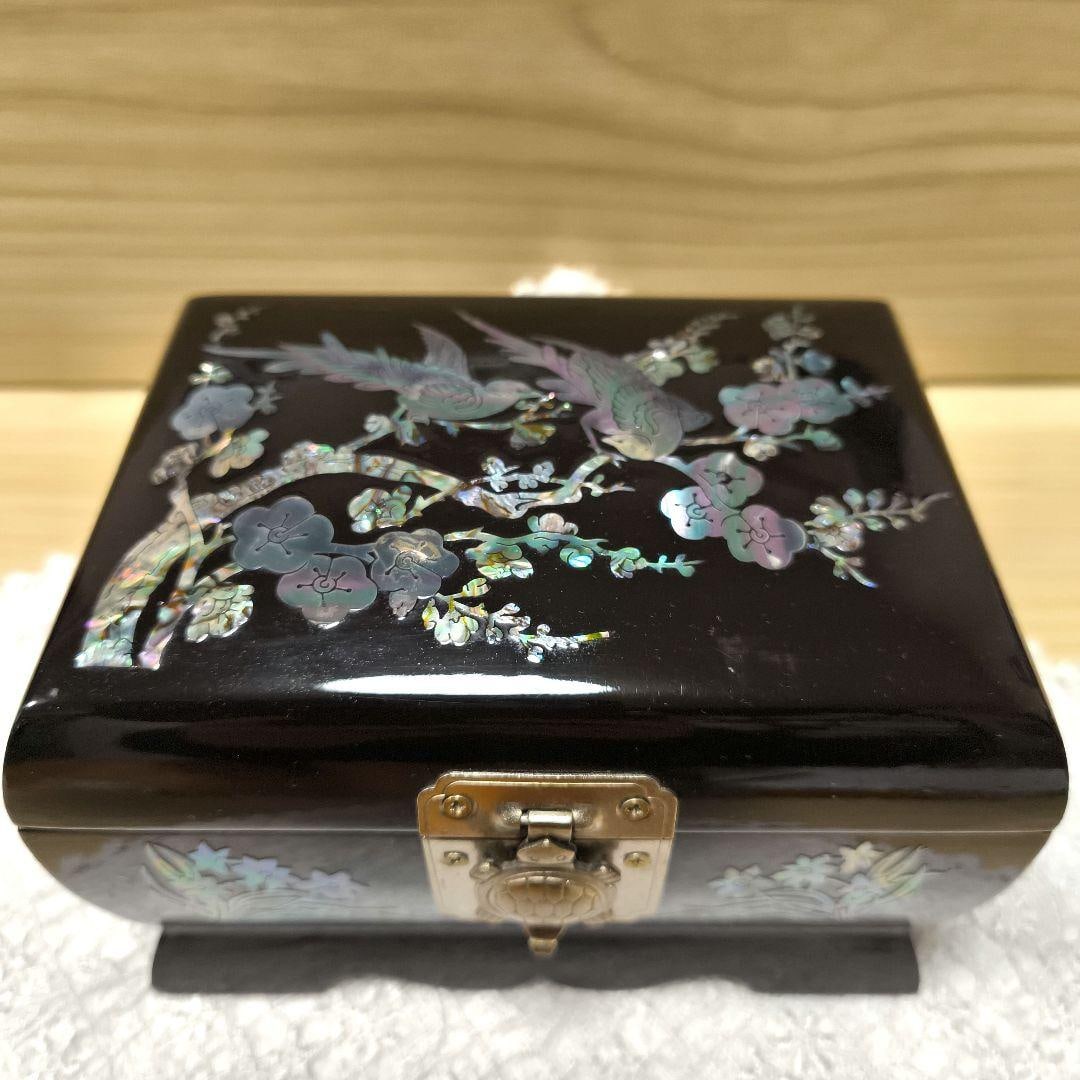 Traditional mother-of-pearl inlaid lacquer jewelry box, with music box. (1 of 13)