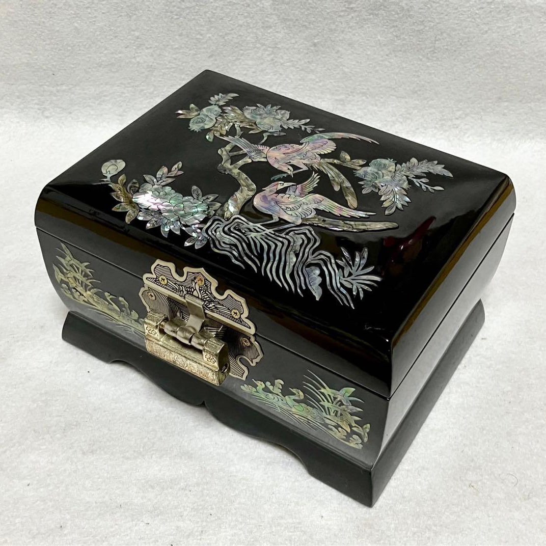 A music box inlaid with mother-of-pearl, complete with a key, which can also serve as a jewelry box, (1 of 8)