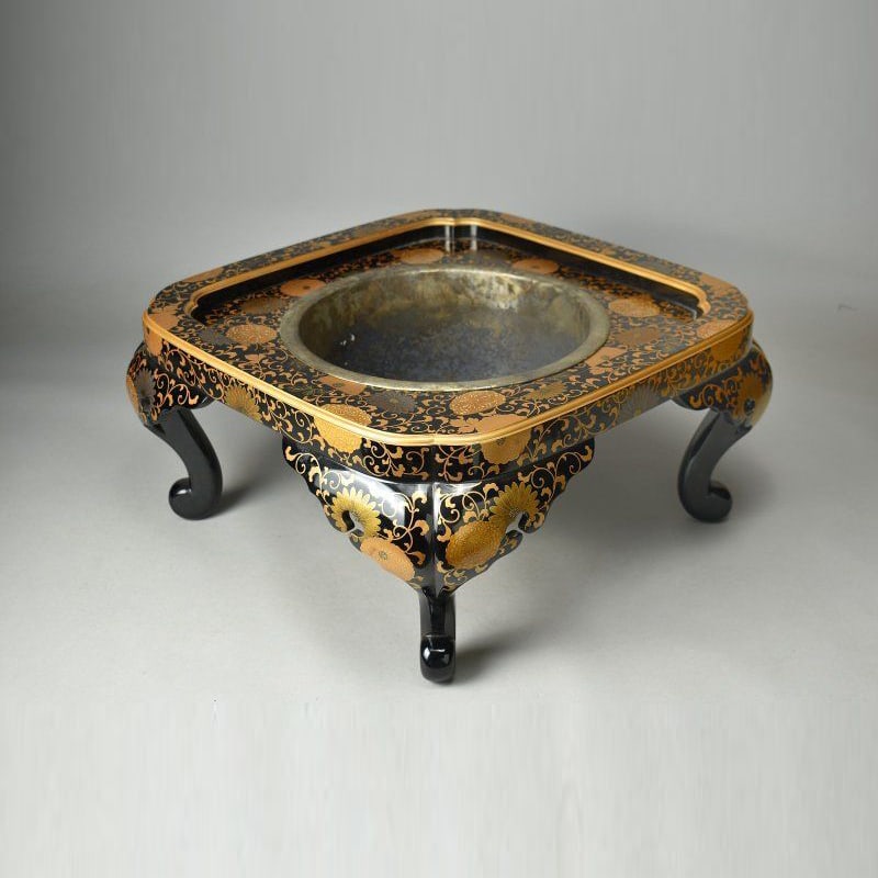 Maki-e Chrysanthemum and Arabesque Design Daimyo Hibachi (1 of 10)