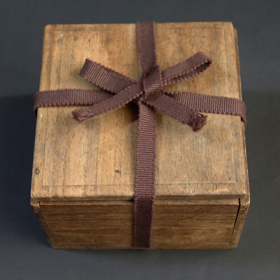 Incense Box with Hydrangea Pattern and Tin Edging - 12