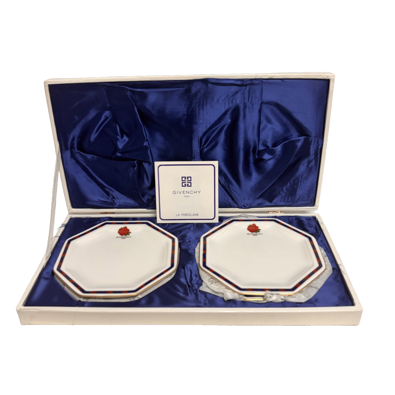 Western-Style Porcelain Small Plates (Set of 5): This elegant set of five Western-style porcelain small plates combines refined design with everyday practicality. Crafted from high-quality ceramic, each plate measures approximately 150 mm in