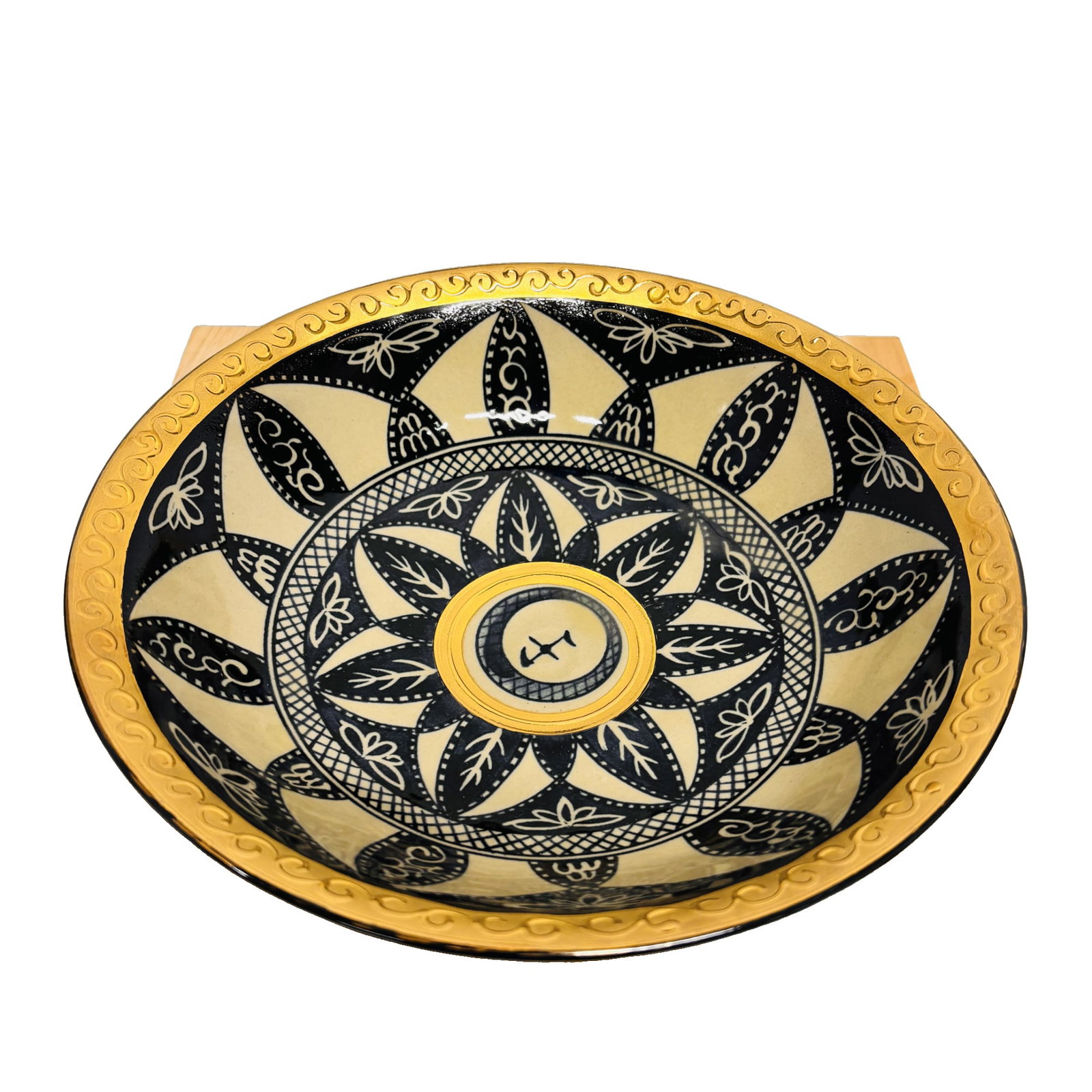 Shigaraki porcelain large bowl, with original factory packaging box. (1 of 7)