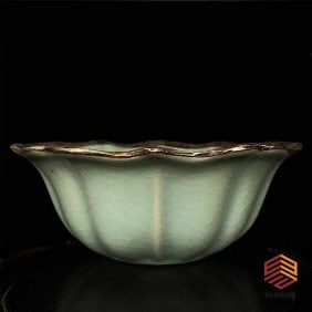 Song Dynasty style Ru ware treasure cup with gold rim: This is a Ru-ware style Baoxiang cup from the Song Dynasty, belonging to the category of master cups in celadon tea sets. The cup is pale blue with a warm, lustrous glaze. The rim is designed with a w