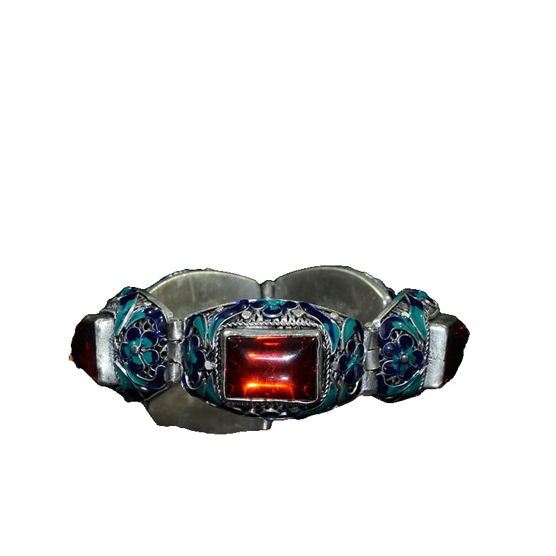 Cloisonné inlaid red zircon bracelet: Cloisonné inlaid red zircon bracelet, as shown in the picture. Size: 2.5×21 cm 81 grams