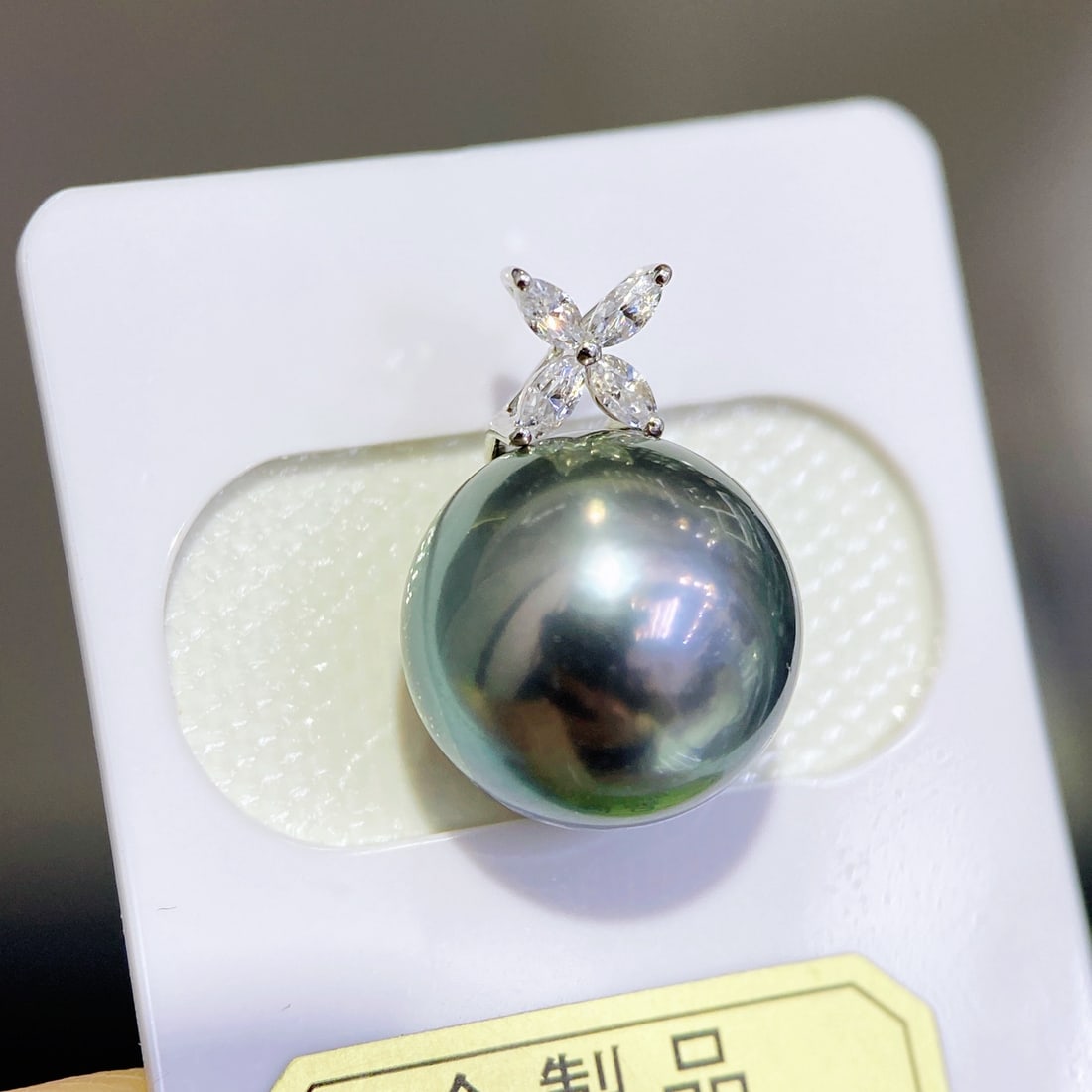 18K Gold Tahitian Pearl Pendant: This pendant features a stunning Tahitian pearl, renowned for its deep, lush green hue and perfectly round 12.1mm form. The pearl's surface is clean and smooth, with any minor imperfections discreetly