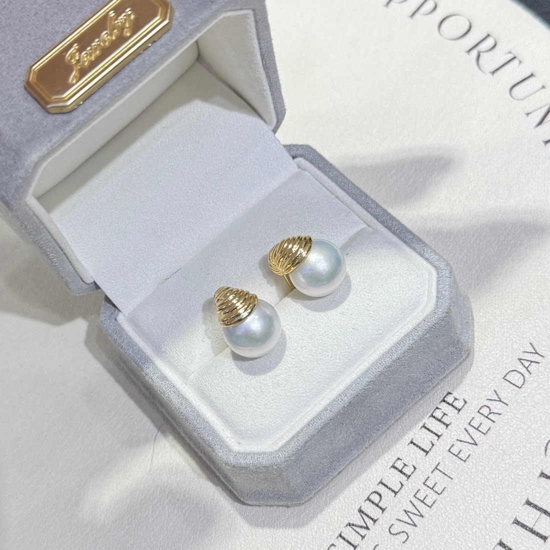 Edison Pearl Earrings: This pair of earrings captures the essence of the ocean with its unique conch design, offering a whisper of the sea's deepest secrets. The natural Edison freshwater pearls, measuring 10-11mm, exhibit 