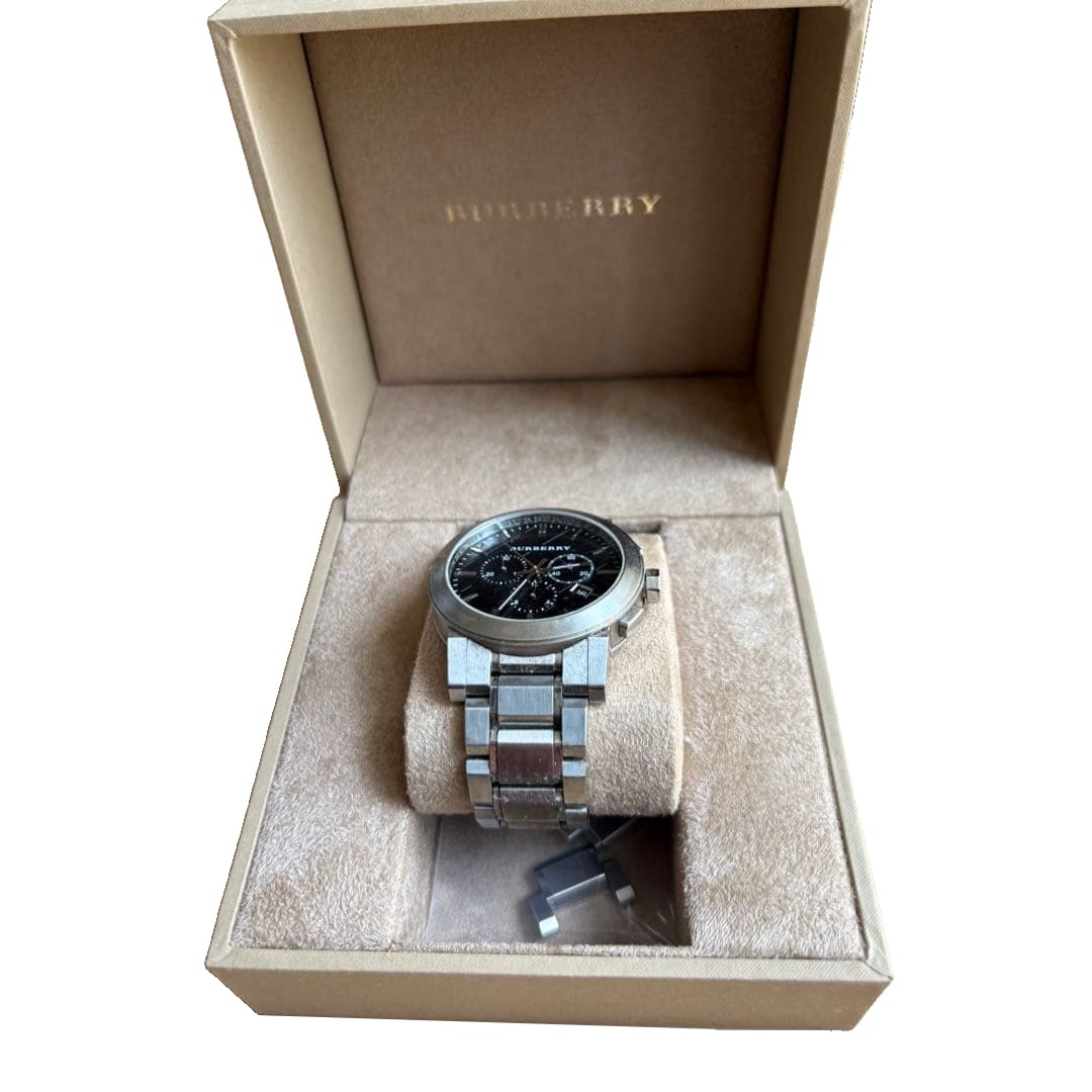 Pre-owned Burberry Men's Watch BU9351: Burberry Men's Watch BU9351 Condition... Good No scratches, cracks, etc. Dial Color: Black Strap Color: Silver Accessories: Packaging Box, Instruction Manual
