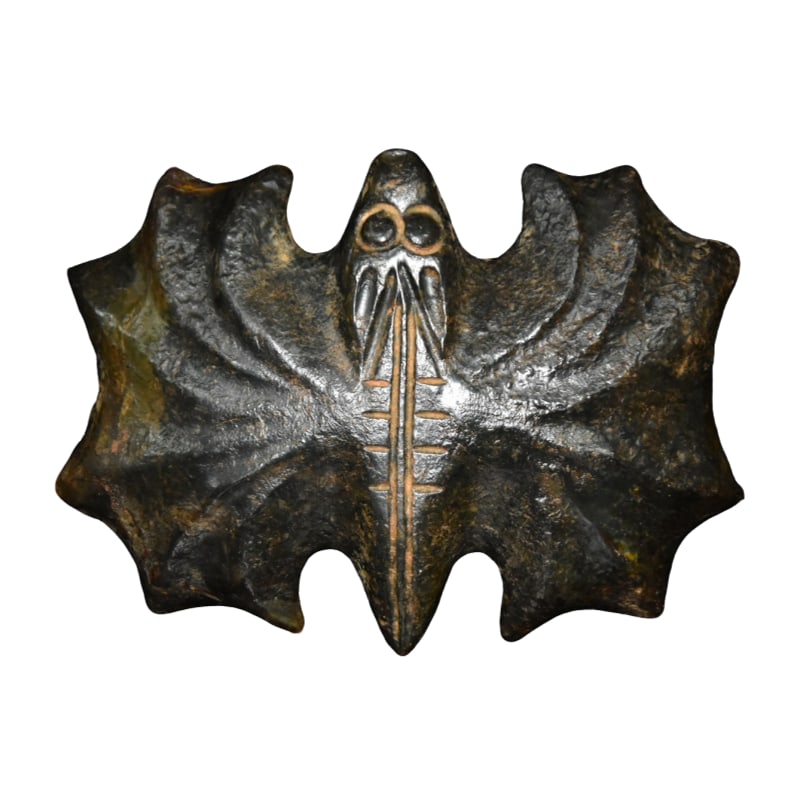Old Jade Bat: This old jade bat carving is exquisitely crafted, with a vivid shape and lifelike posture, spreading its wings in a lively manner, and with smooth and natural lines. The decoration is simple yet full 