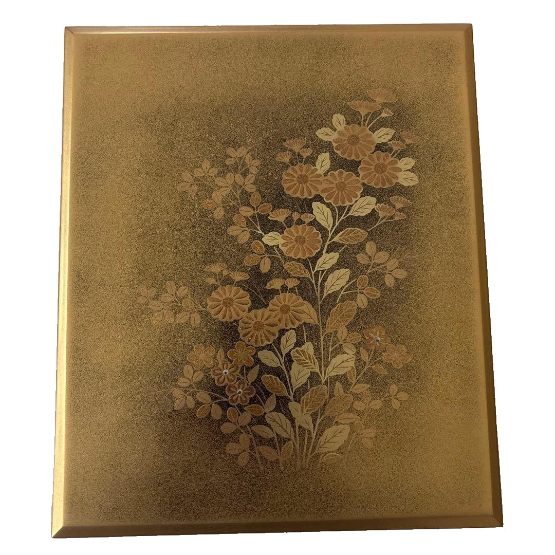 Wooden lacquerware with a gold floral pattern.: High-quality wooden lacquerware, adorned with unique golden floral patterns. It has never been used, but there are some minor scratches on the side. Please refer to the photographs. Color: Gold Design