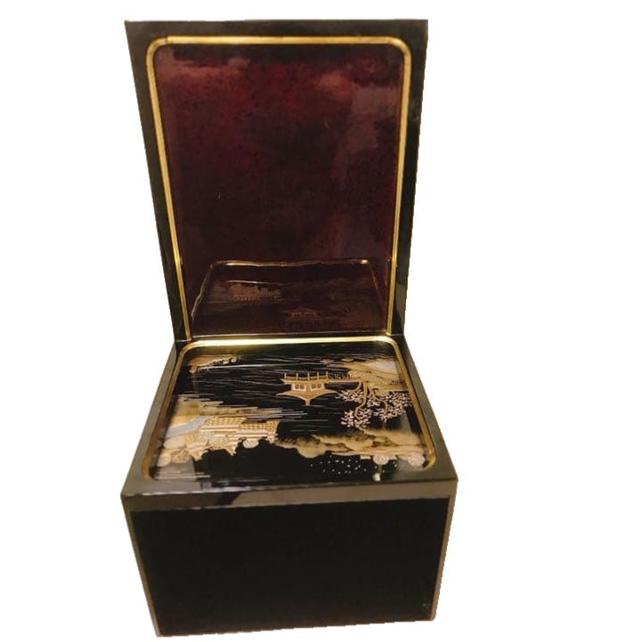 Gilt Lacquered Stand with Painted Decoration: A lacquer stand adorned with gold maki-e, a stand featuring gold leaf paintings of rivers and pavilions, and an exquisite box. This piece stands at 57 centimeters in height. Both are of considerable