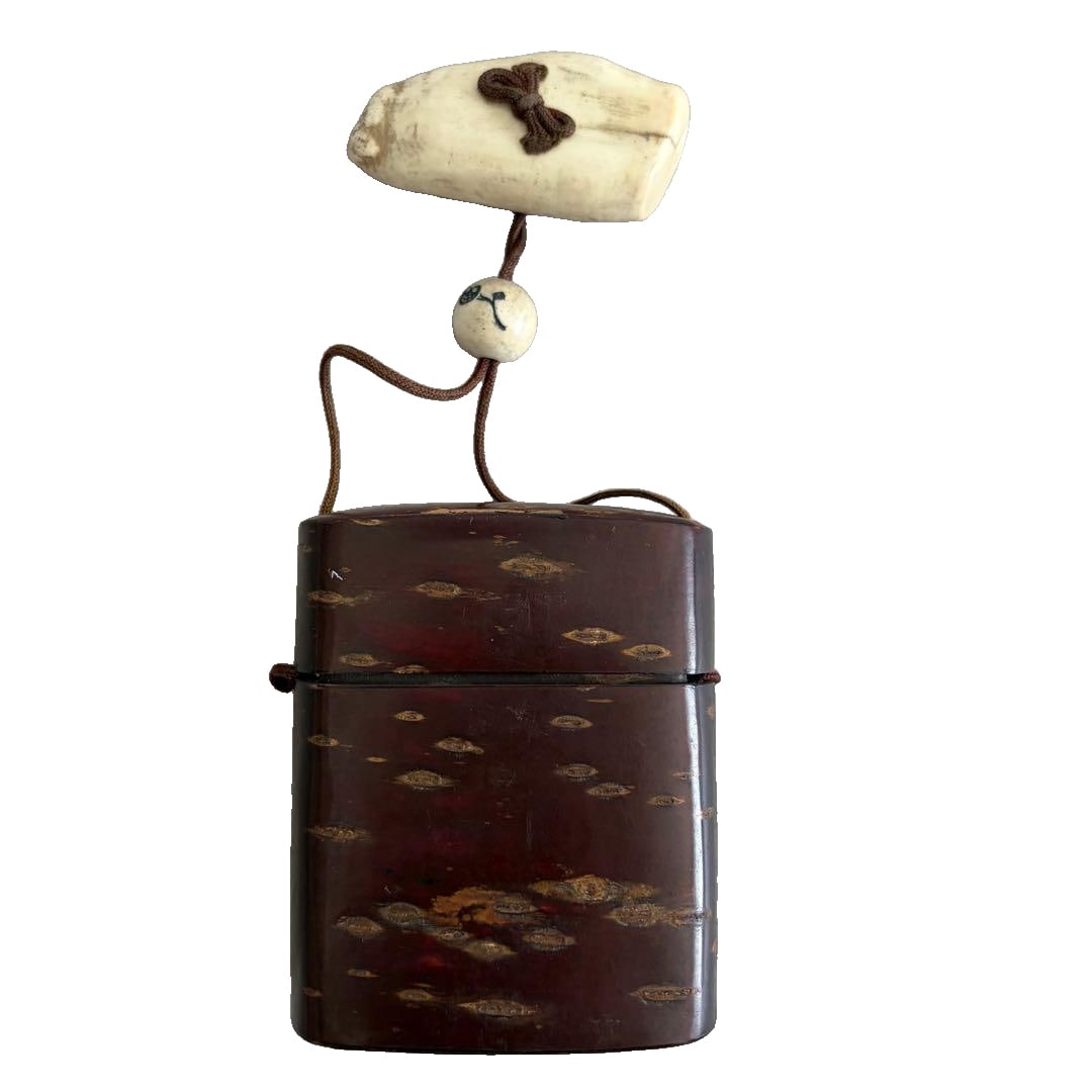 A rare antique lacquer inrO-style container.: A rare antique lacquer inrO-style container.