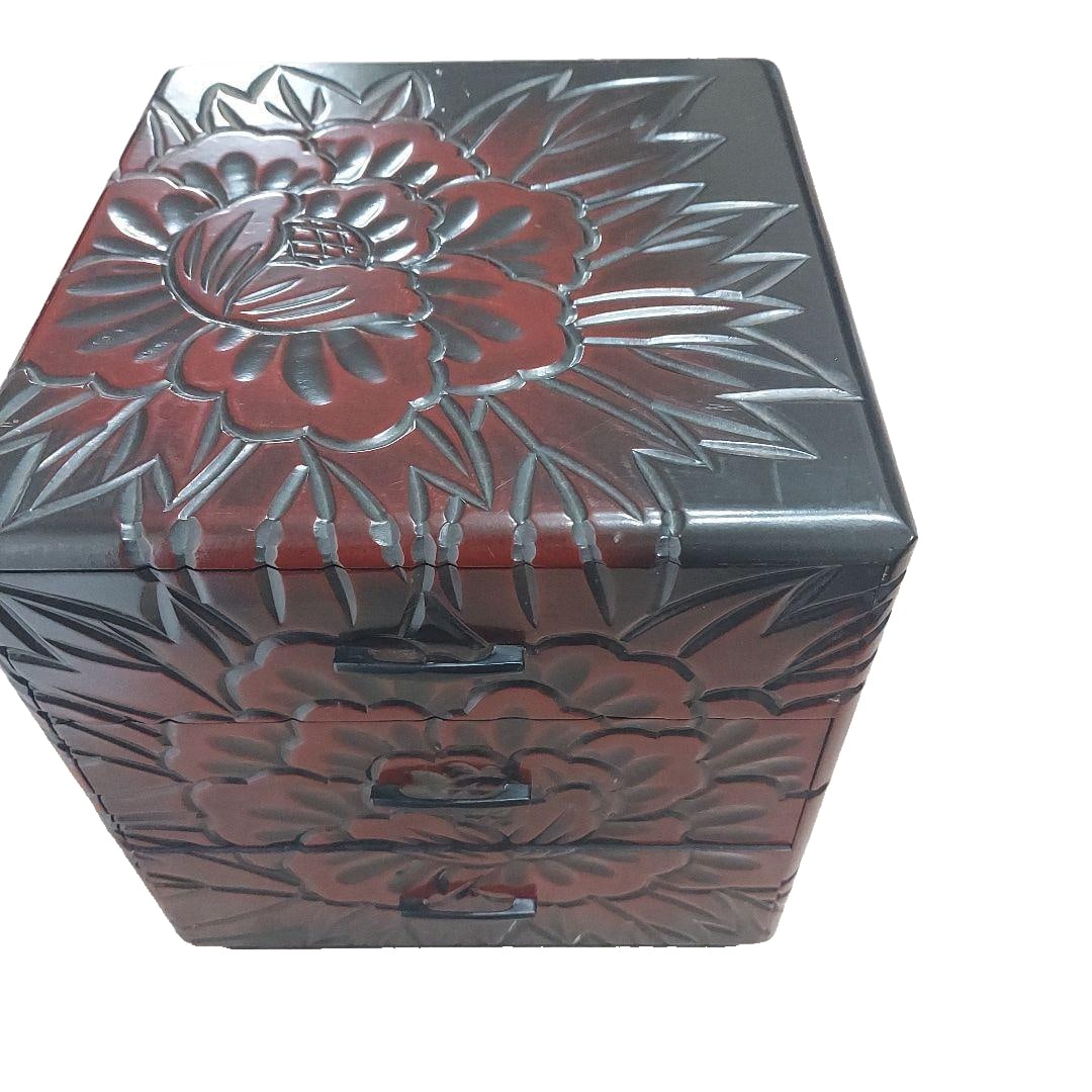 A lacquerware three-drawer box decorated with floral patterns. (1 of 20)