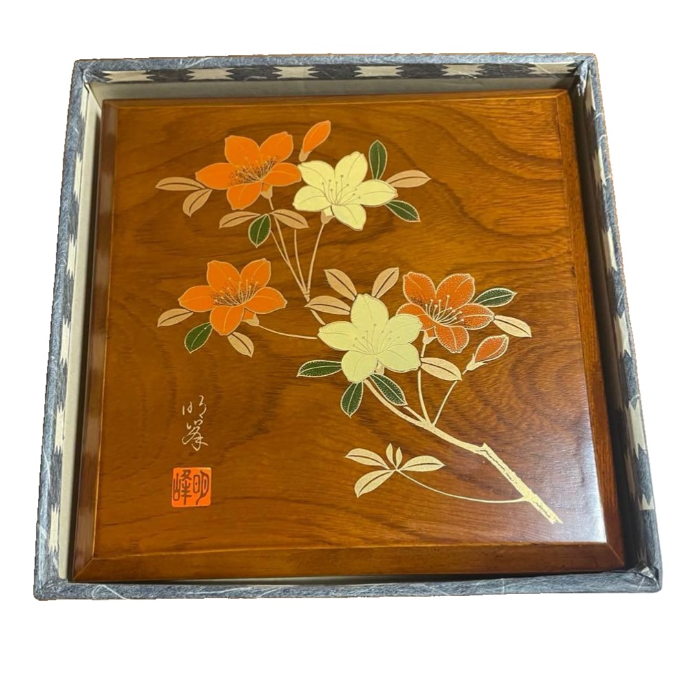 High-Grade Lacquerware: Broccoli Pattern, Aizu Lacquerware: This is a wooden lacquerware piece adorned with exquisite floral patterns, with a lustrous finish that captivates. The item has some scratches and wear. Color: Brown, Orange, White Dimensions (cm):