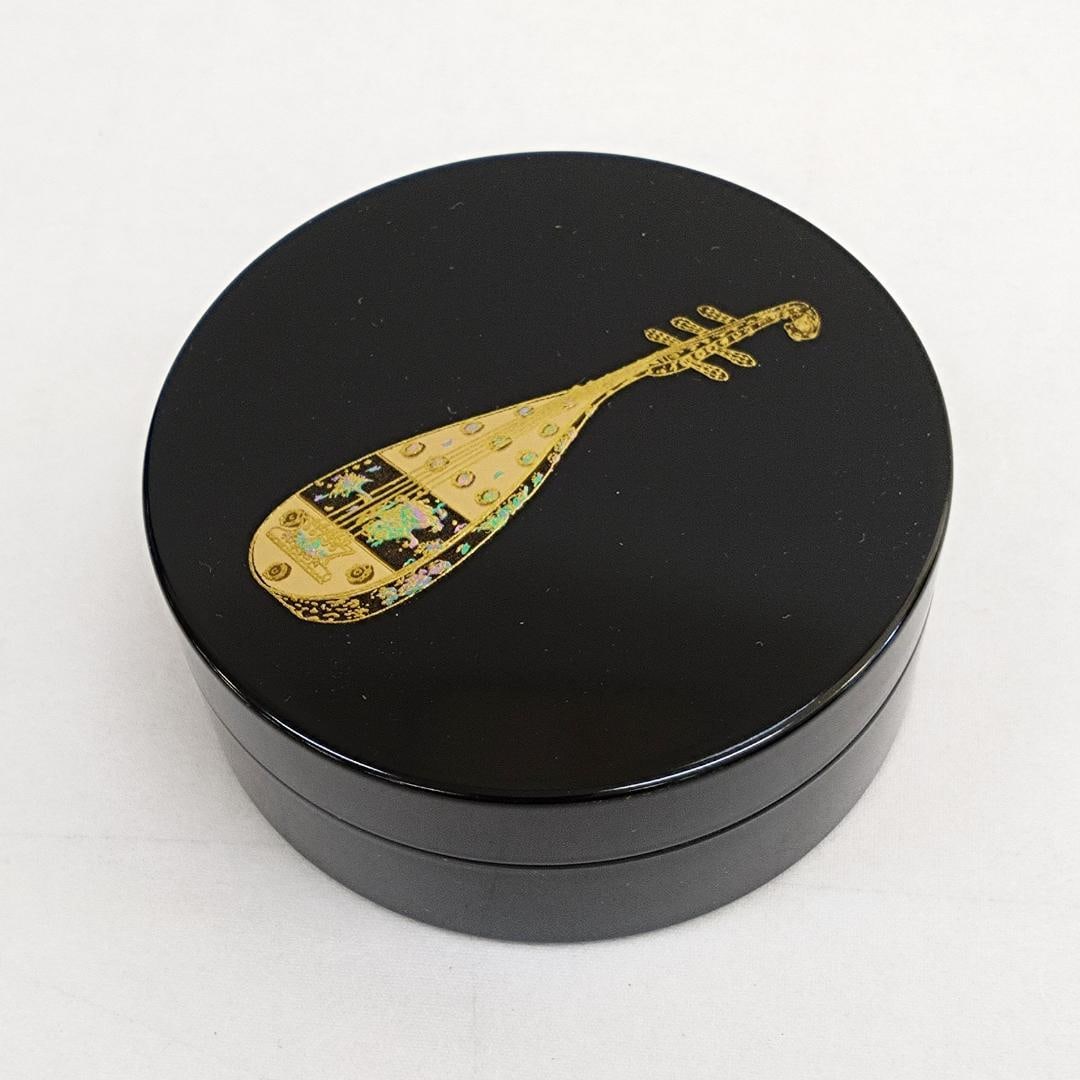 Wood Powder Resin Lacquer Incense Box: Wood Powder Resin Lacquer Incense Box, 2.6 inches, "Pipa" Pattern. This item has never been used. This is an incense box designed to hold powdered incense. It can also be used as a small storage box.