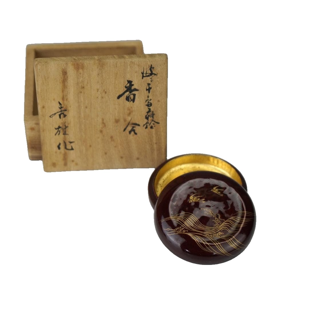 Hideo's work, "Waves and Plovers" Maki-e Incense Box, with Gold Interior. (1 of 12)