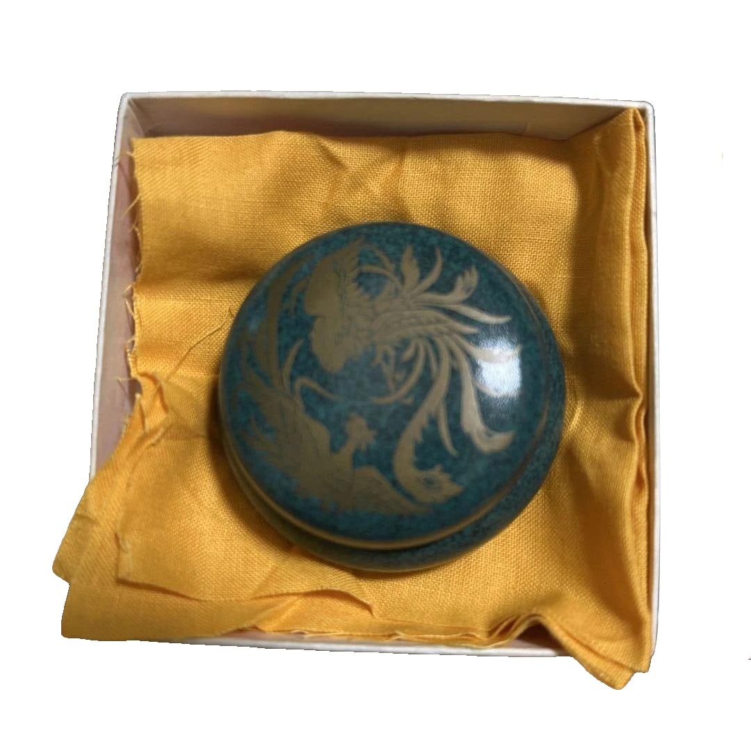 Shinnyo-en: Phoenix Motif Incense Box Set: Shinnyo-en: Phoenix Motif Incense Box Set Commemorating the Third Anniversary of the Passing of the Founder of Shinnyo-en