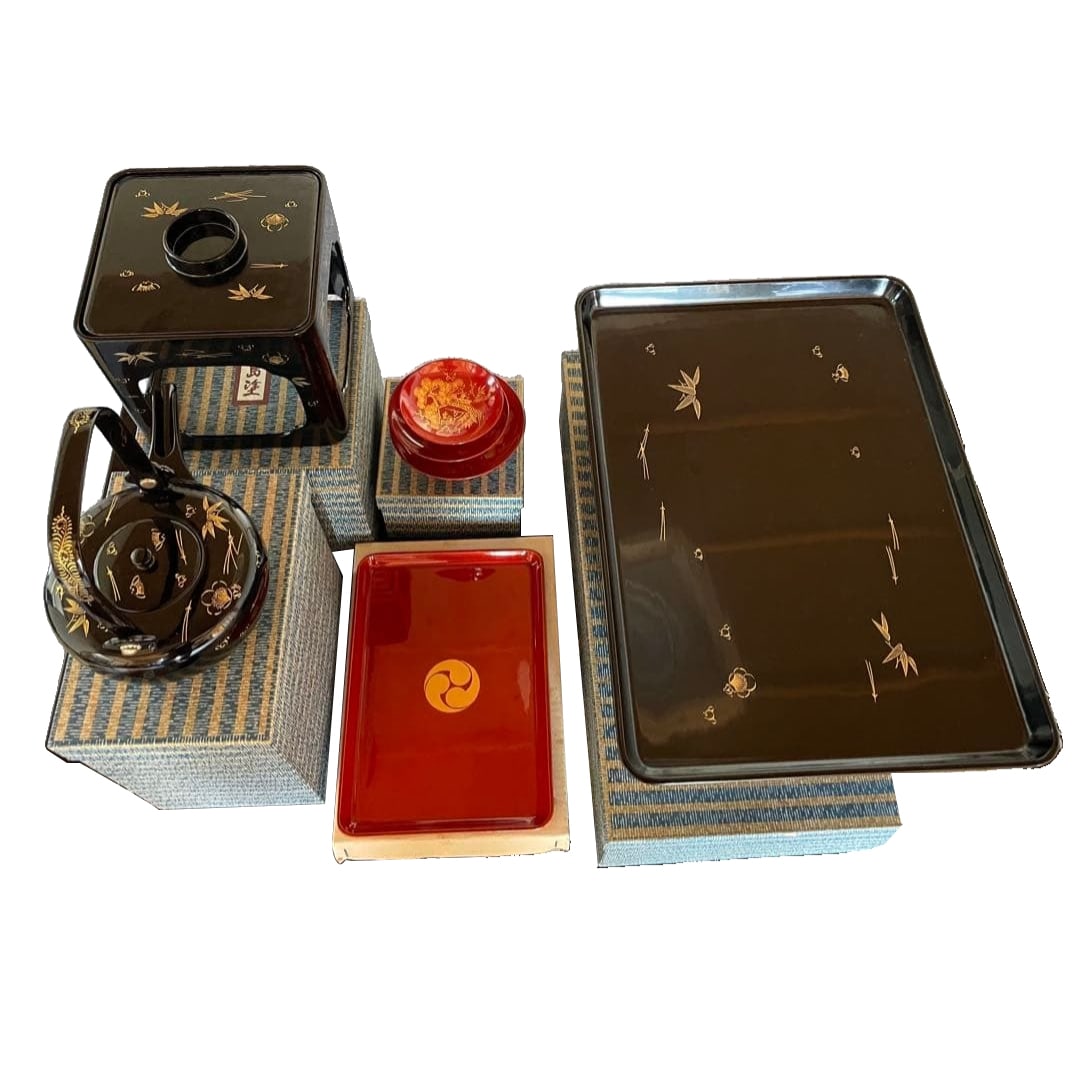 Set of Wajima Lacquer Trays, Black and Red Color Scheme, with Gold Patterns (1 of 19)