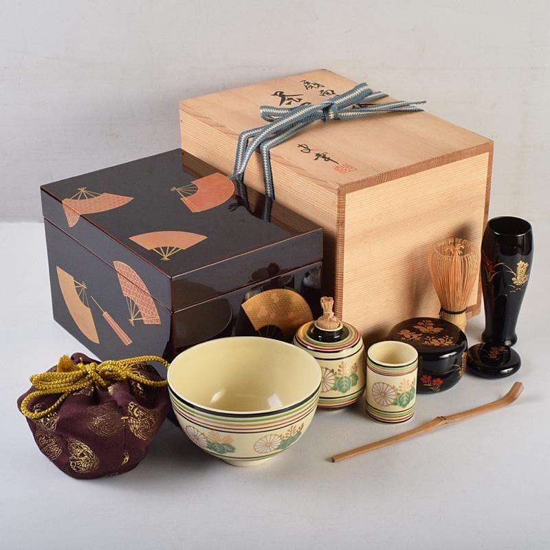 Tea Ceremony Utensils: A Rikyu tea caddy designed by Iwakura Bunshi, a tea bowl designed by Miyaji (1 of 20)
