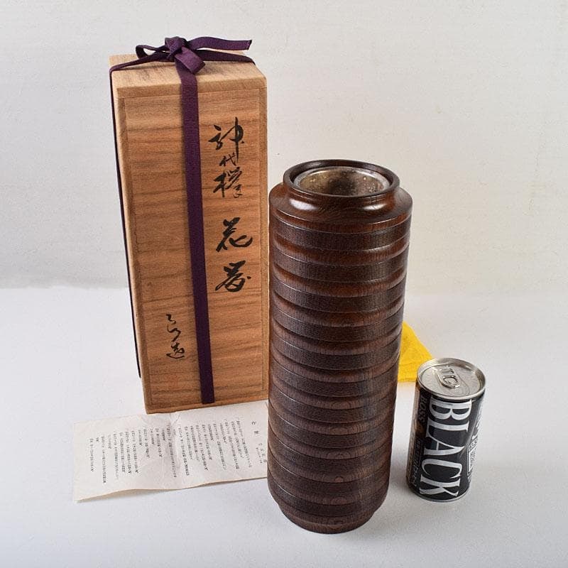 Tea ceremony utensils crafted by the Living National Treasure Kawakita RyUzO, featuring an ancient: Tea ceremony utensils crafted by Living National Treasure Kawakita RyUzO, featuring an antique beech wood vase/flower stand, complete with original box. Dimensions: (Main body) Height approximately 27