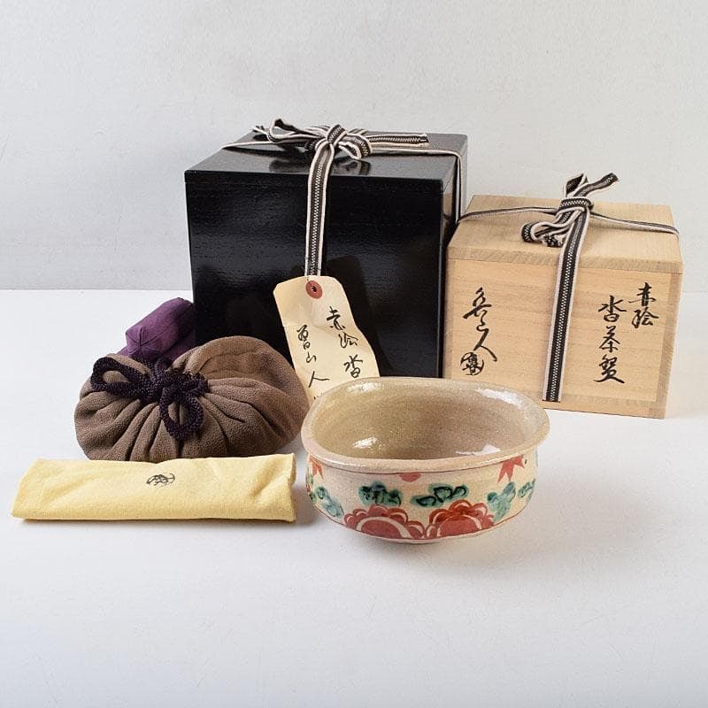 Tea bowl with floral pattern in red by KitaOji Rosanjin, accompanied by a matching tea cloth, (1 of 20)