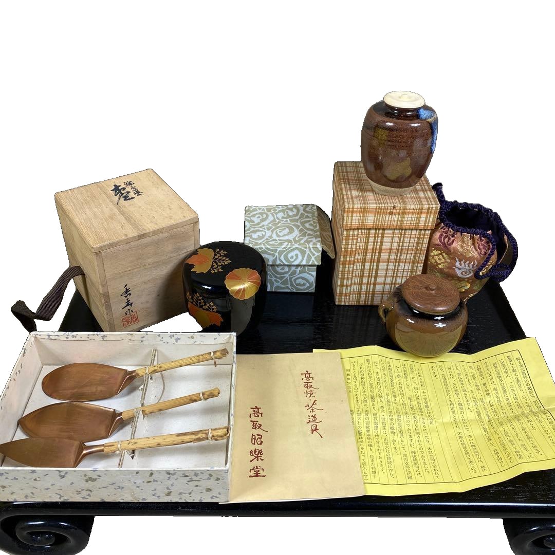 Tea Caddy, Tea Container, Ash Scoop - A Set of Four Tea Ceremony Utensils (1 of 19)