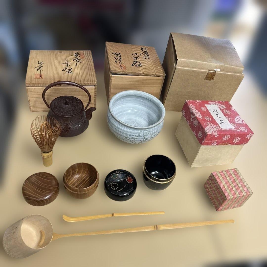 Tea ceremony utensils, all items shown in the image. (1 of 11)