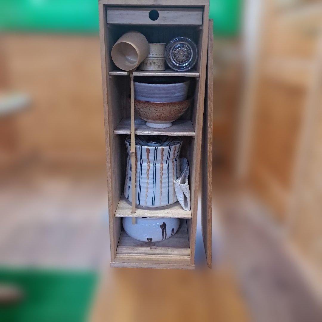 Tea set, accompanied by a wooden storage box. (1 of 20)