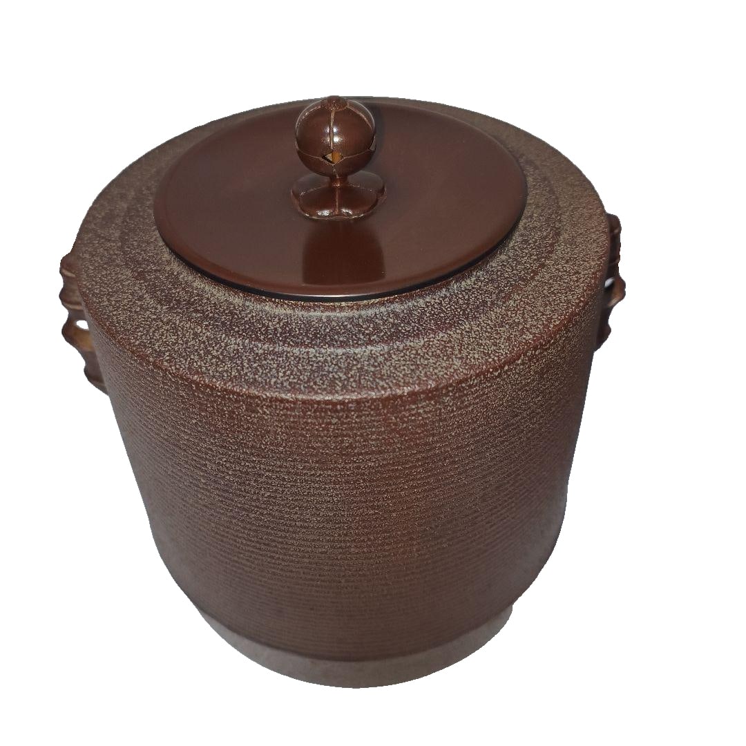A cylindrical teapot with threaded pattern crafted by Takahashi KOgi. (1 of 9)