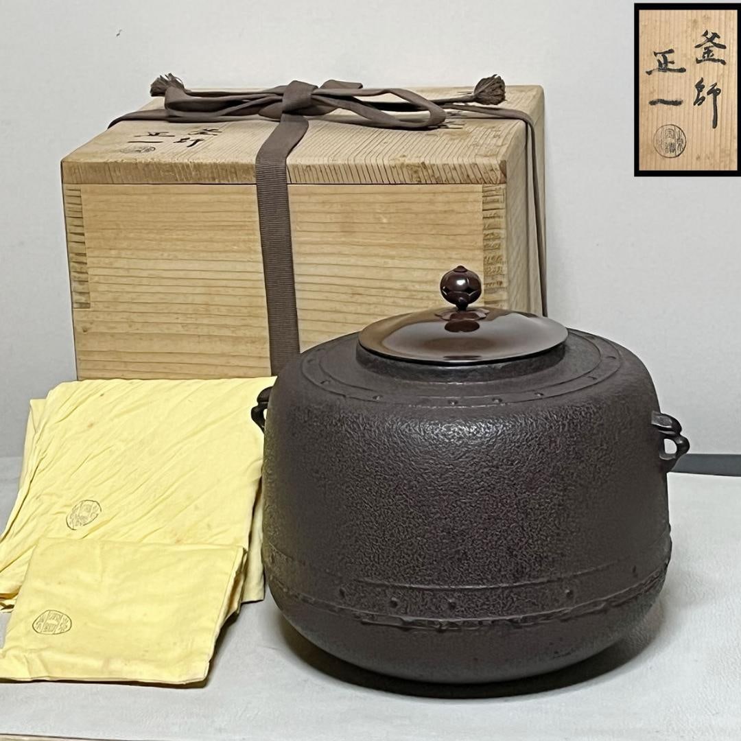 Hozumi Shoichi, Bandaiya Teapot, with Original Box, Tea Ceremony Utensil: Hozumi Shoichi, Bandaiya Teapot, with Original Box, Tea Ceremony Utensil [Dimensions] Diameter: 21 cm Knob Height: 20 cm [Condition] It is in good condition, with no noticeable scratches.