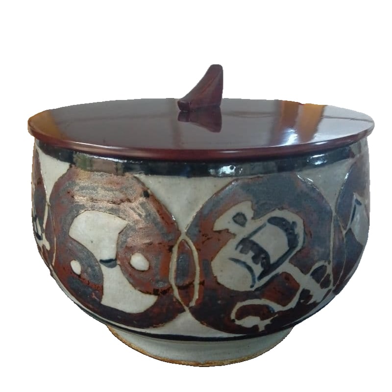 Tea Ceremony Utensil: Water Container, inscribed with the characters "Treasure Among Treasures".: Tea Ceremony Utensil: Water Container, Inscribed with "Treasure Among Treasures" This is an oval-shaped water container. Diameter: 16×17.5 cm Height (excluding lid): 11 cm The original packaging box 