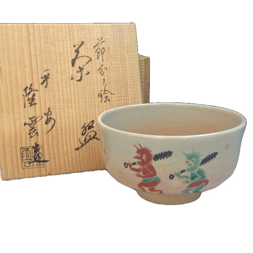 A Setsubun-themed tea bowl by Heian RyUun, with original box, tea ceremony utensil.: A Setsubun-themed tea bowl by Heian Ryuun, with original box, tea ceremony utensil, featuring designs of demons and beans. Height 6.9 cm, Width 12.4 cm