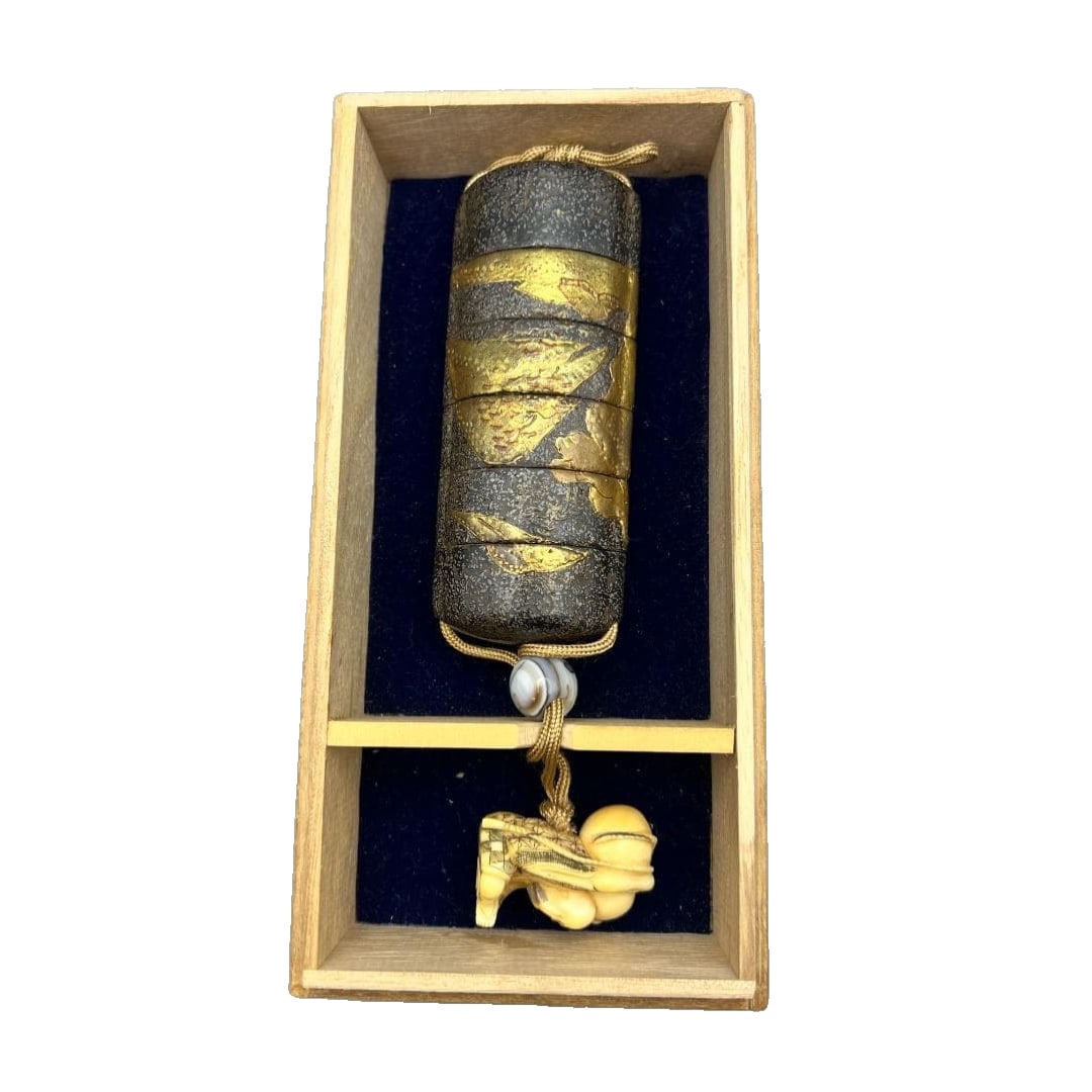 Five-tiered maki-e inrO, decorated with landscape maki-e designs, with a gold nashiji ground, agate (1 of 20)
