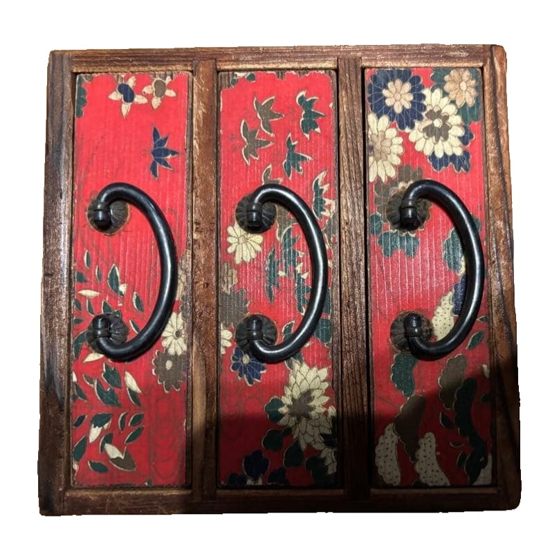 Wooden Bento Box with Red Floral Pattern: Wooden Bento Box with Red Floral Pattern Color: Red, with floral pattern Material: Wood Number of Drawers: 3 Condition of Bottom Surface: Flat and smooth Base Design: Equipped with metal foot pads