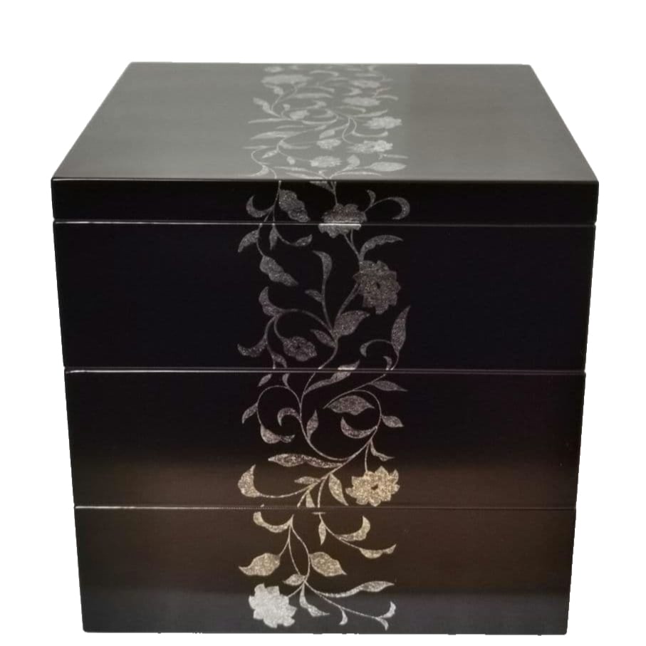 A 5.5-inch three-tiered bento box, deep red lacquer finish, Echizen lacquerware.: 5.5-inch three-tier bento box, deep red lacquer finish, made in Japan, Echizen lacquerware. This item has not been used, only opened for photography. Material: Wood composite, polyurethane coating Dim