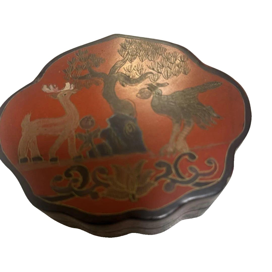 Edo period lacquered bento box with deer and bird motifs. (1 of 20)