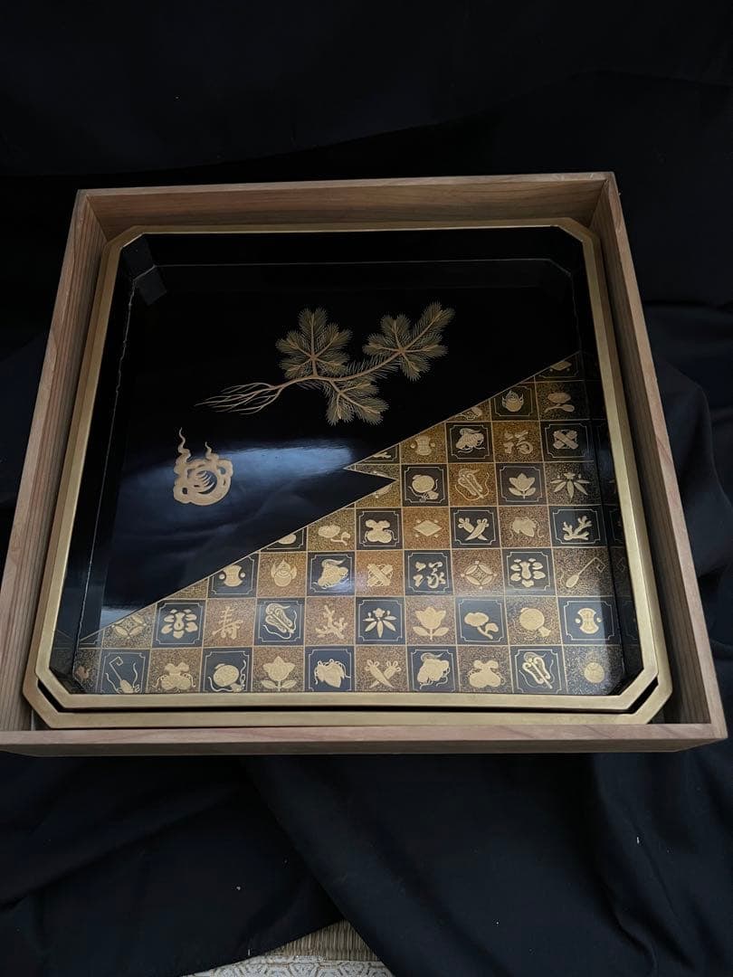 Stackable trays, decorated with maki-e (gold lacquer) designs. - 15