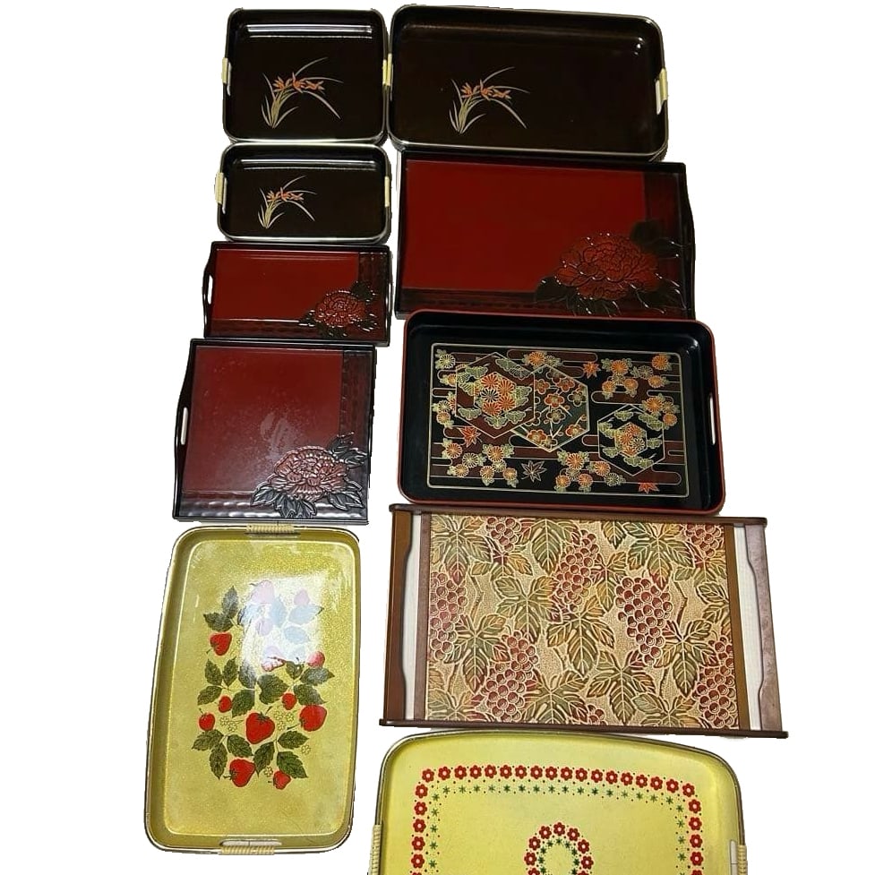 Tray, rectangular tray, Showa retro style, floral pattern, leather, grape pattern, lacquerware. (1 of 20)