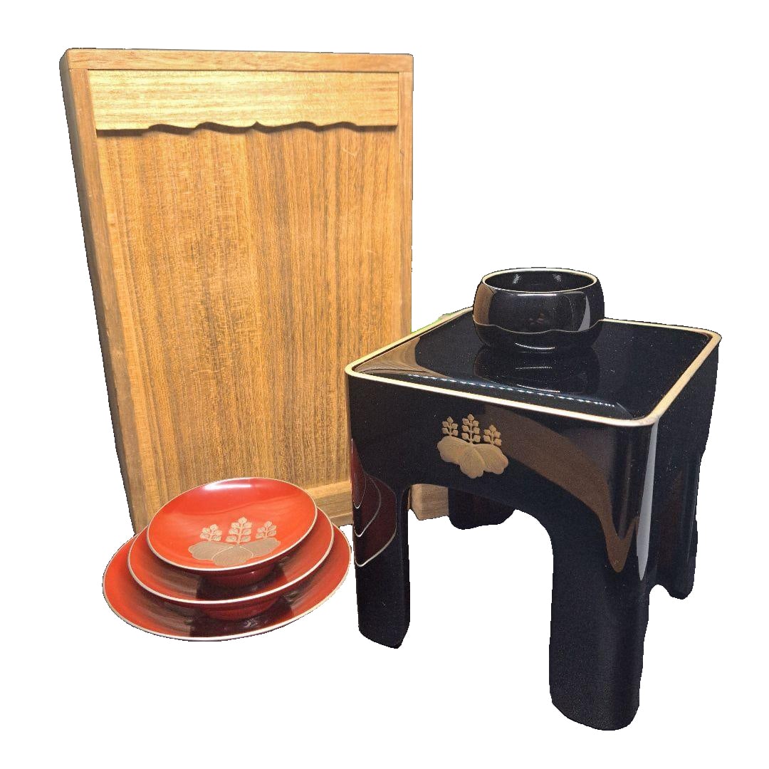 A set of three antique wooden lacquered sake cups, decorated with paulownia crests and silver maki-e (1 of 13)