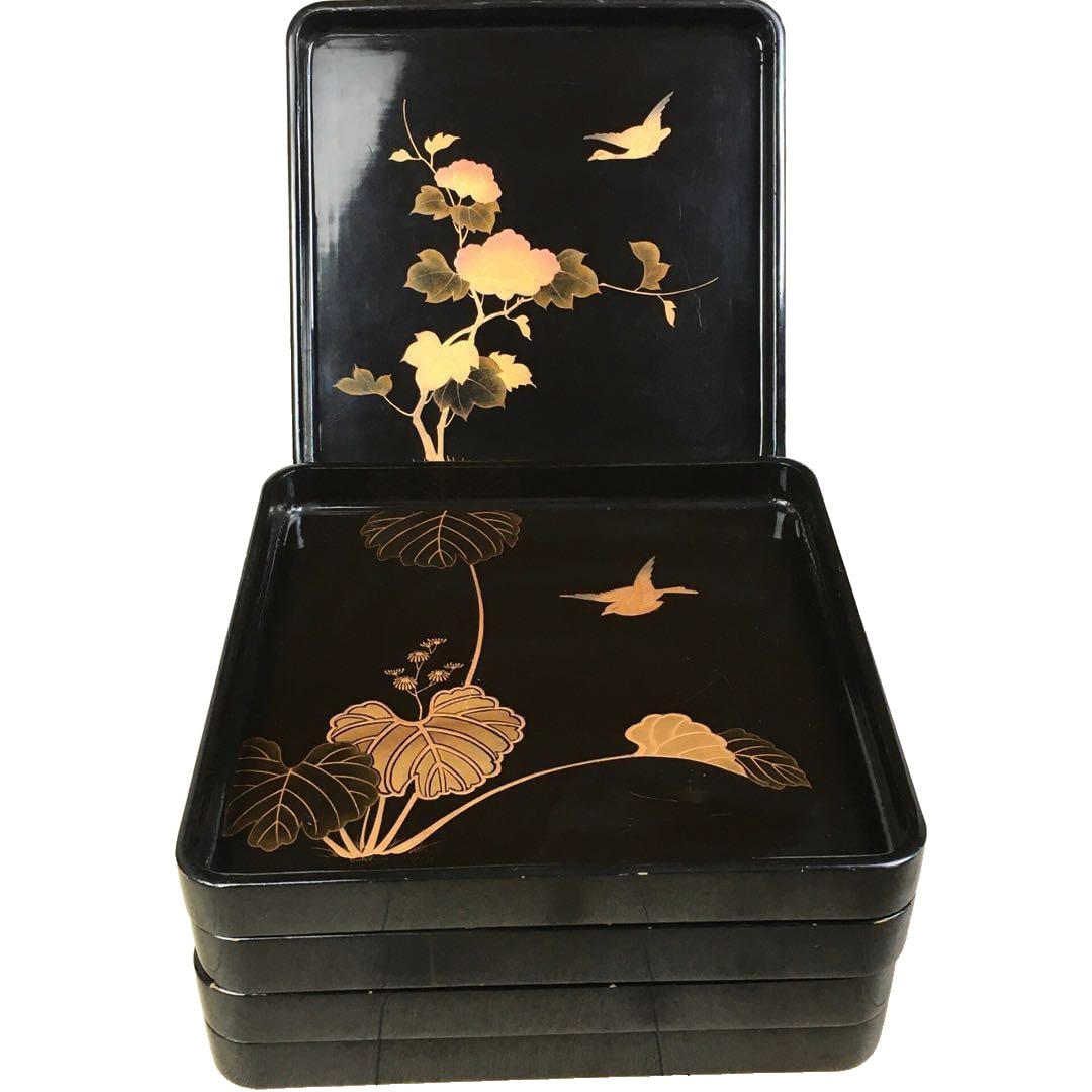 Set of Five Kaiseki Ryori Trays, Square Trays with Flower and Bird Maki-e Design, Genuine Lacquer: Kaiseki Ryori Tray, Square Tray, Floral and Bird Maki-e Design, Set of 5, Genuine Lacquer Wood, Antique Surface exhibits wear, stains, and scratches. Approximately 3.7 cm in height, 36.5 cm in length,
