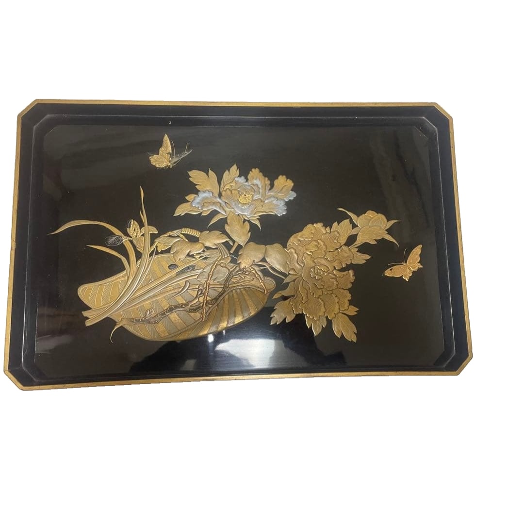 Wajima lacquer tray, decorated with gold floral and butterfly motifs (Kaga maki-e). (1 of 9)