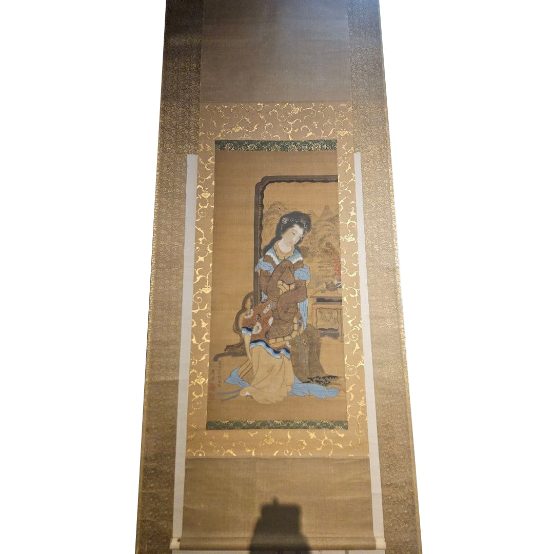 Maruyama Okyo "Bijin-zu" (Portrait of a Beauty) Silk, Masterpiece,: This is an original work by Maruyama Okyo, the founder of the Maruyama school and a renowned painter of the Edo period, depicting a beautiful woman. The inscription reads "Painted in early summer of t