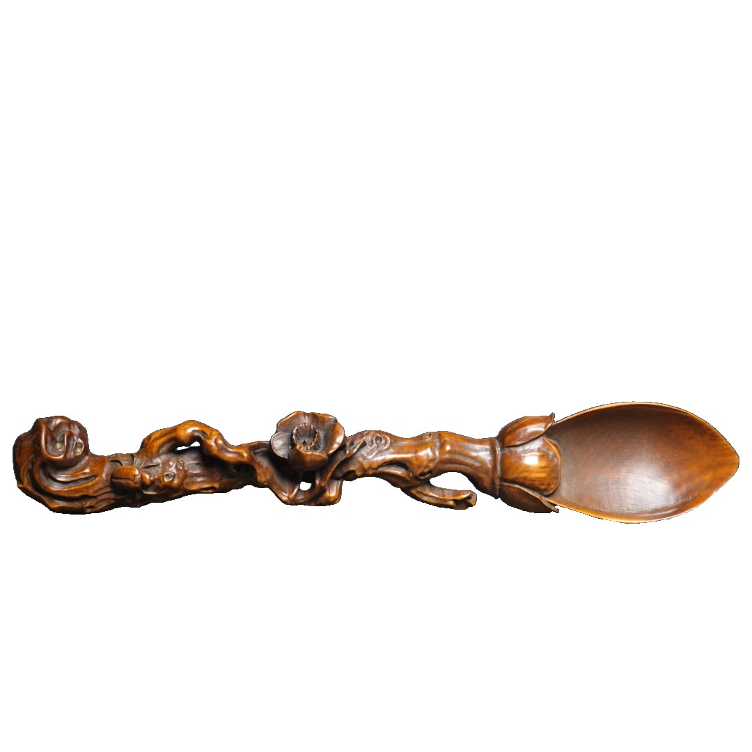 Old Tibetan boxwood plum blossom tea spoon: Antique Tibetan Boxwood Plum Blossom Tea Spoon, 20cm in length, 3.5cm in width, 1.5cm in height, weighing 31g.