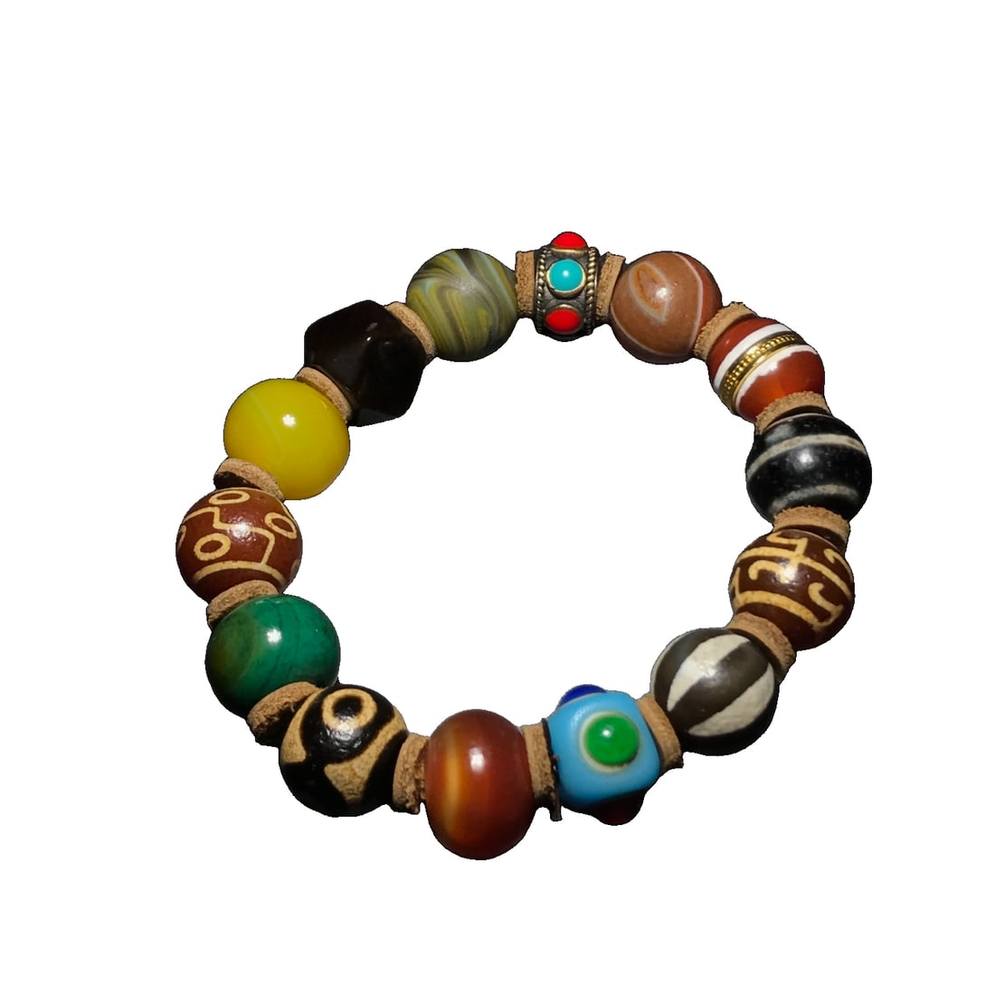 Tibetan old agate Tianzhu multi-treasure bracelet: Old agate celestial bead multi-treasure bracelet Size: around 14mm Weight: 54.1g Various totem patina celestial beads, old agate, old glass, glass-inlaid hamburger beads, Tibetan ornaments, and other 