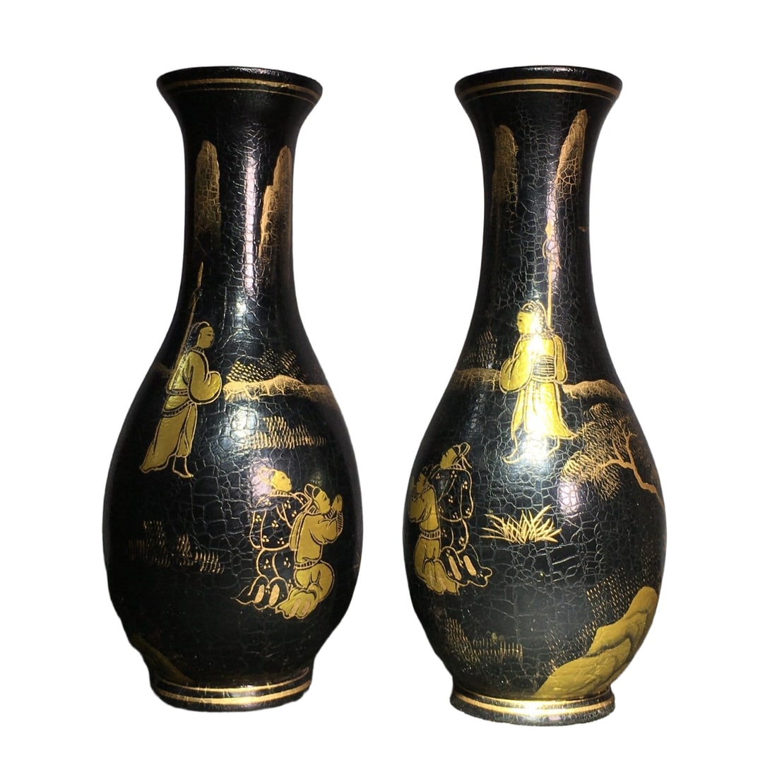 A pair of lacquerware vases with gold-painted floral designs on a wooden base.: A pair of lacquerware vases with gold-painted floral designs. 26 cm in height, 11 cm in width, and 7 cm in diameter. The pair weighs 1080 grams.