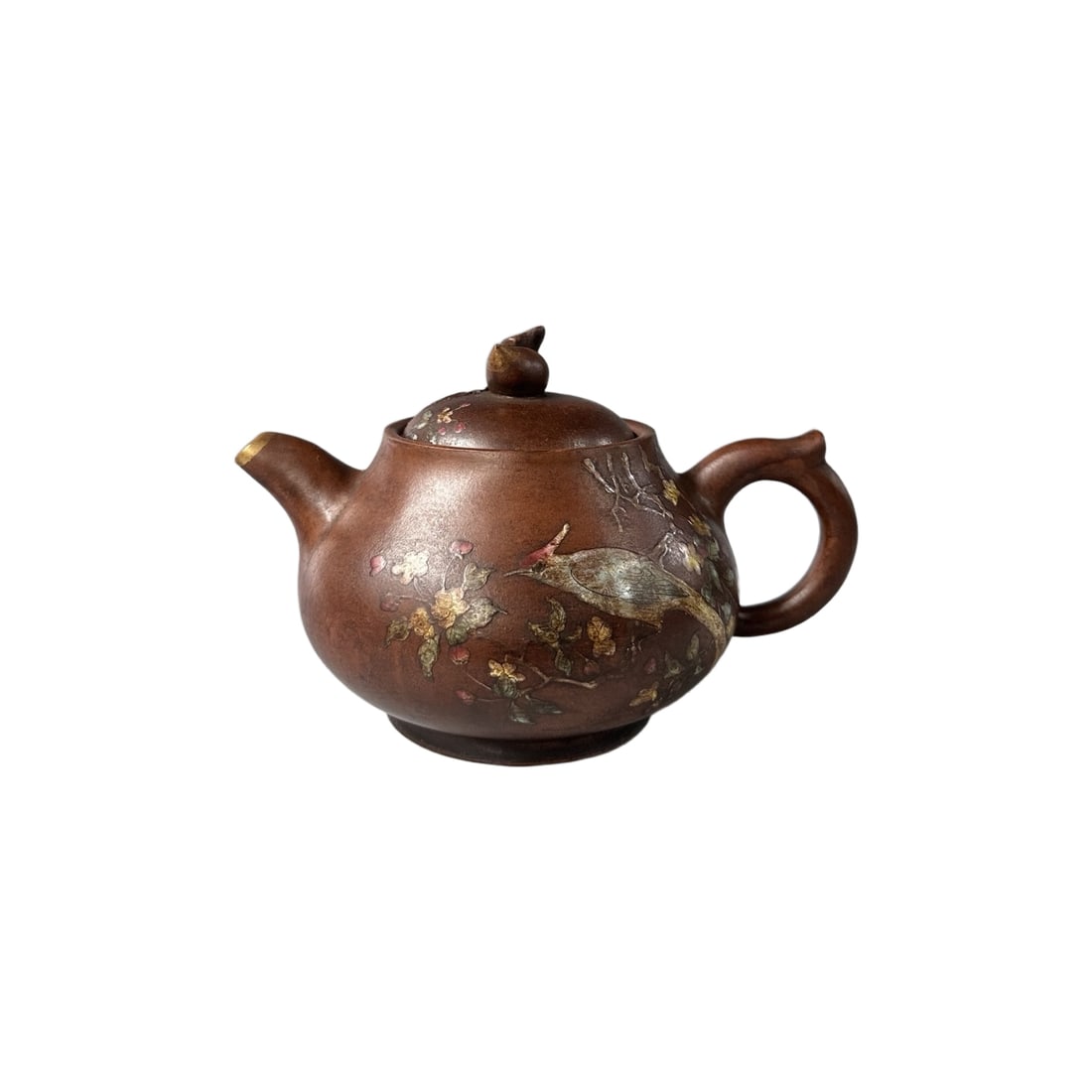 Qianlong Reign of the Qing Dynasty Longevity Peach Purple Clay Teapot: Tea set: Longevity Peach Base mark: Made in the Qianlong period Material: Purple clay Capacity: 550cc Spout: Single hole Size: 18/11cm Base mark description: Used by the imperial court