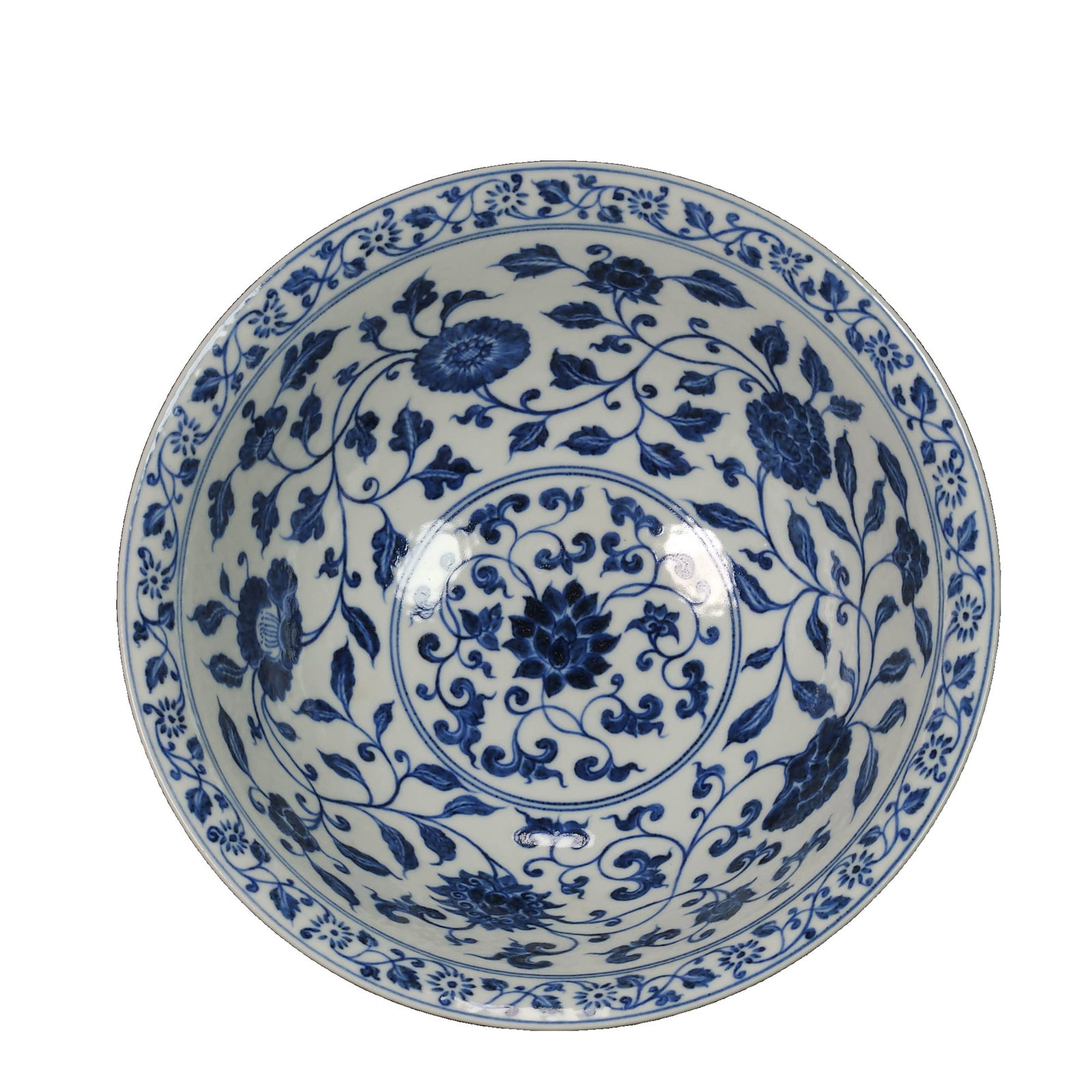 Ming Dynasty Xuande Period Blue and White Porcelain Bowl with Interlocking Lotus Design: Ming Dynasty Xuande period blue and white porcelain bowl with intertwined lotus design, measuring 10cm in height and 23cm in diameter. The bowl has a dignified and thick shape with harmonious
