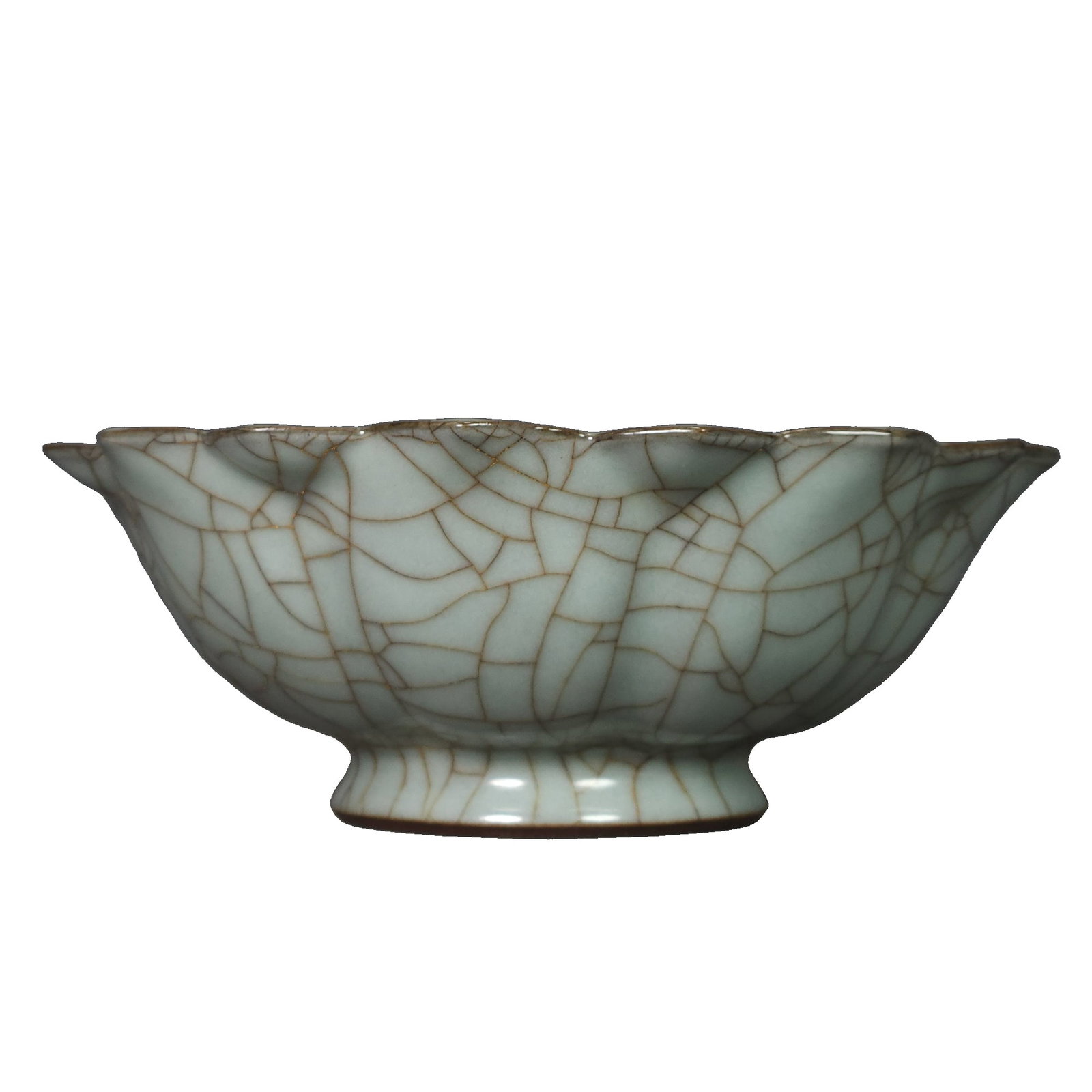 Song Dynasty Ge ware lotus-shaped brush washer: This Song Dynasty Ge ware lotus flower brush washer stands at a height of 7 centimeters with a diameter of 18 centimeters. The shape of the vessel imitates the petals of a lotus flower, displaying an