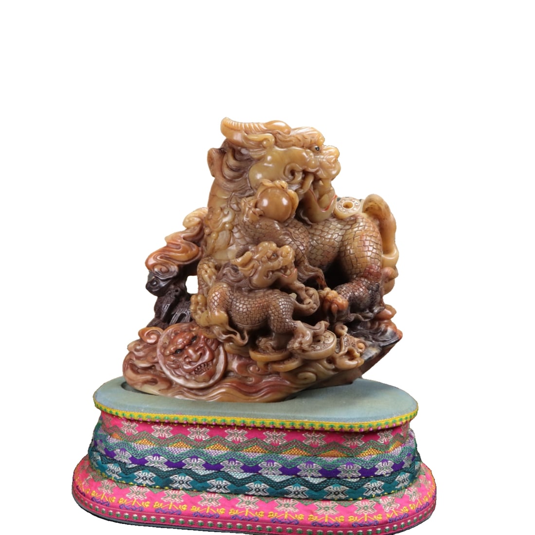 Shoushan Stone Kirin Leisure Seal Stamp Ornament: Shoushan stone high mountain frozen moon tail purple exquisite carved kylin leisure seal ornament Dimensions: 220mm x 200mm x 125mm Weight: 5830 grams (11 catties) An exquisite old collection of Shous